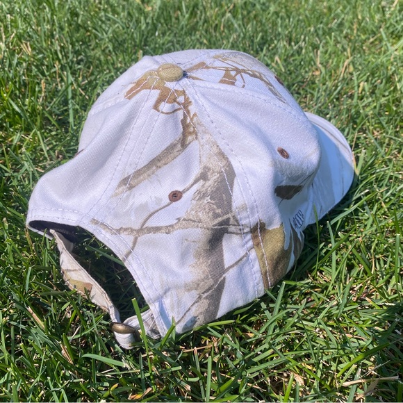 Cabelas hat - Picture 2 of 3